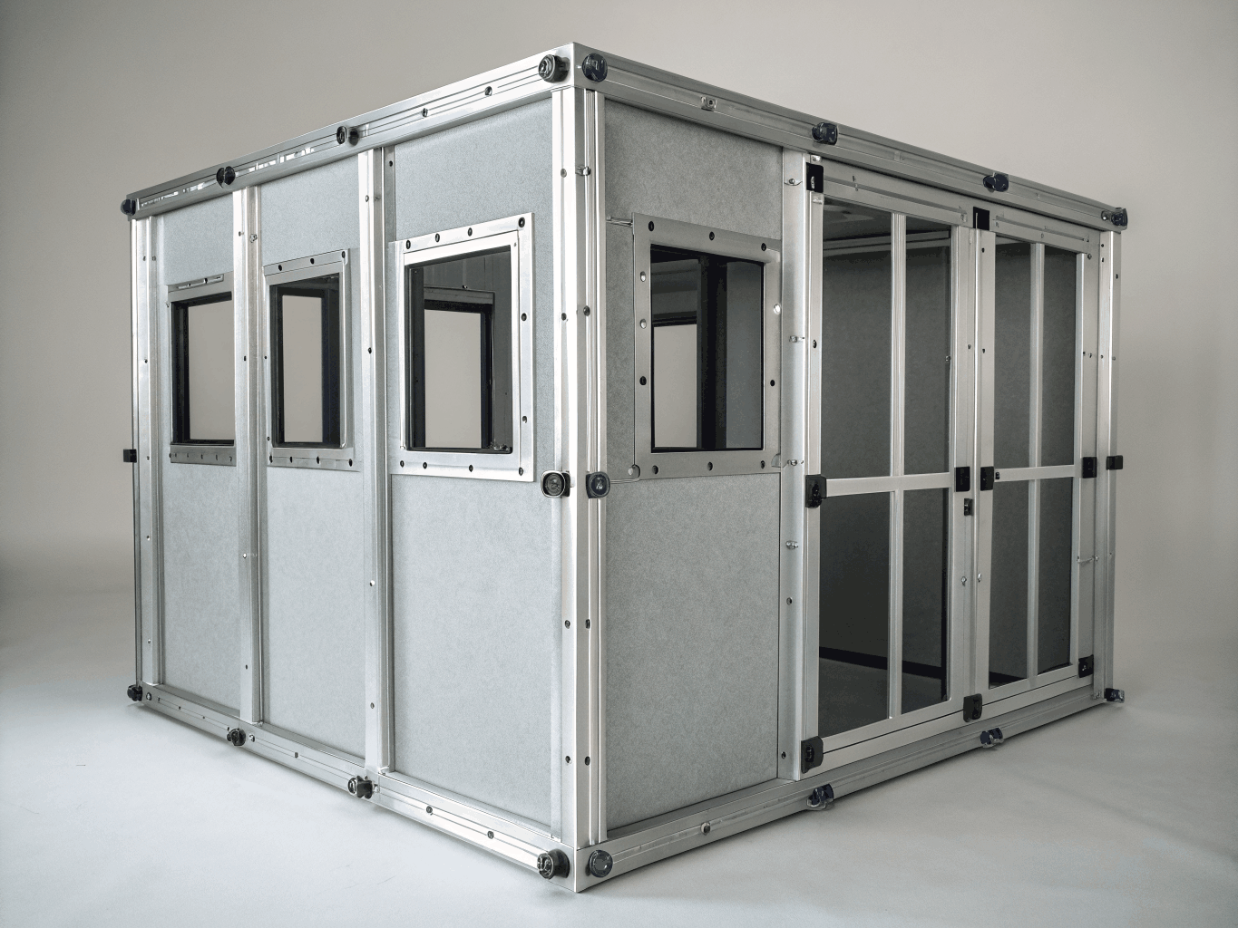 Expandable upright modular extrusion joined with electric blue plates